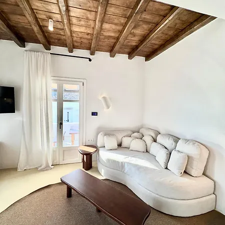 Petradi & Apartment Aegiali