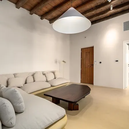 Petradi & Apartment Aegiali