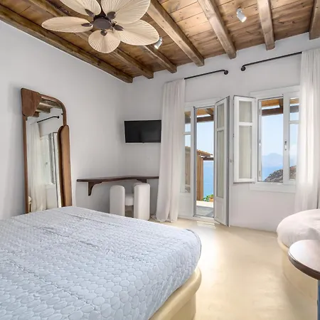 Petradi & Apartment Aegiali